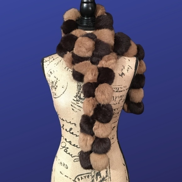 𝅺UNBRANDED 100% RABBIT POM POM Scarf, BROWN/CAMEL Pre-owned Vintage EUC - Picture 1 of 7